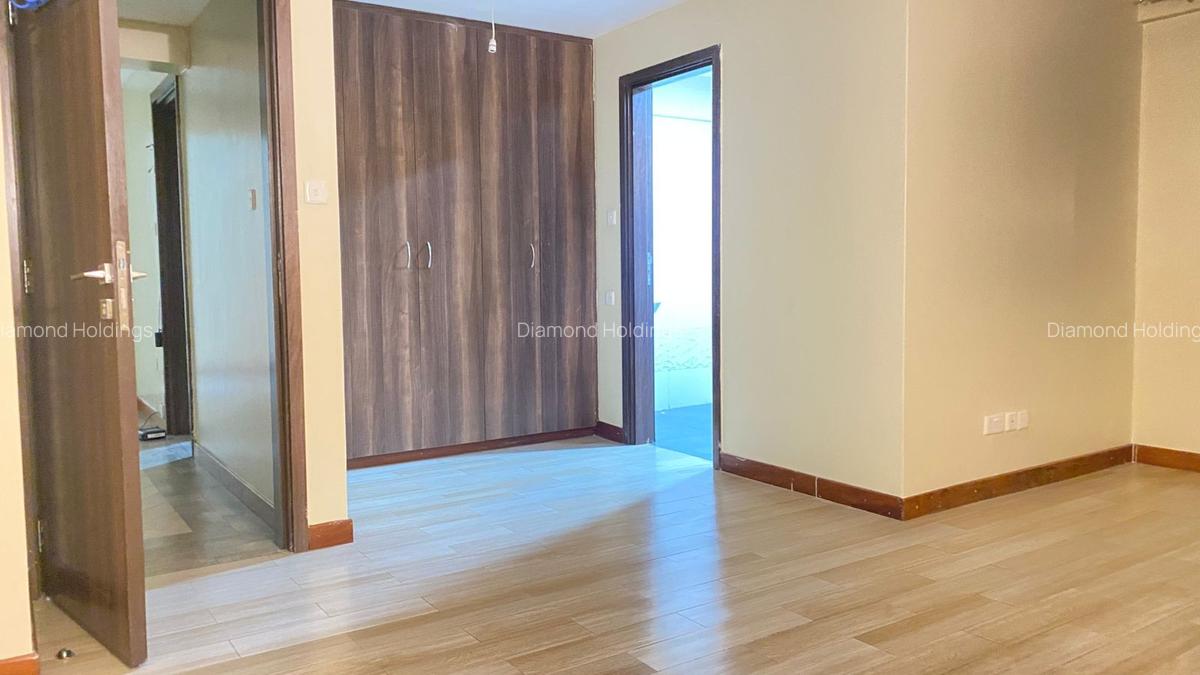 3 Bed Apartment with En Suite at Parklands - 2