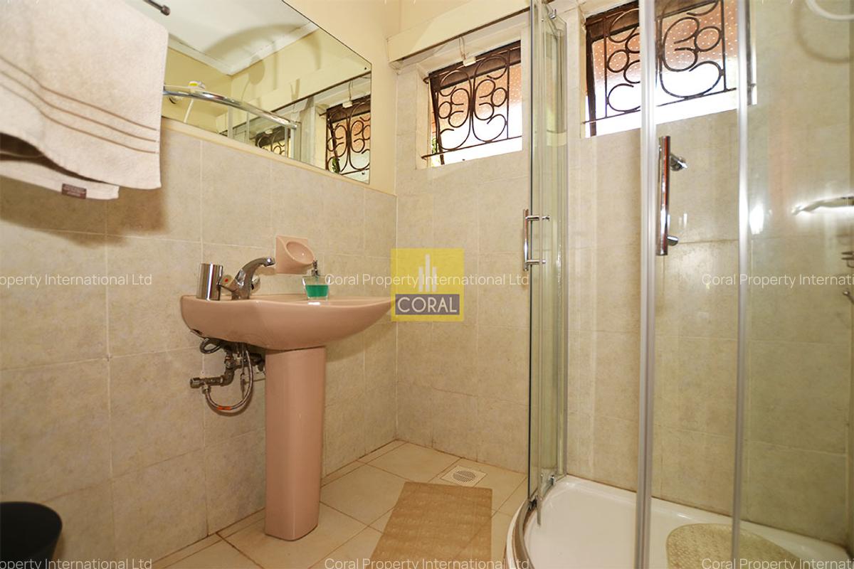 4 Bed House in Lavington - 11