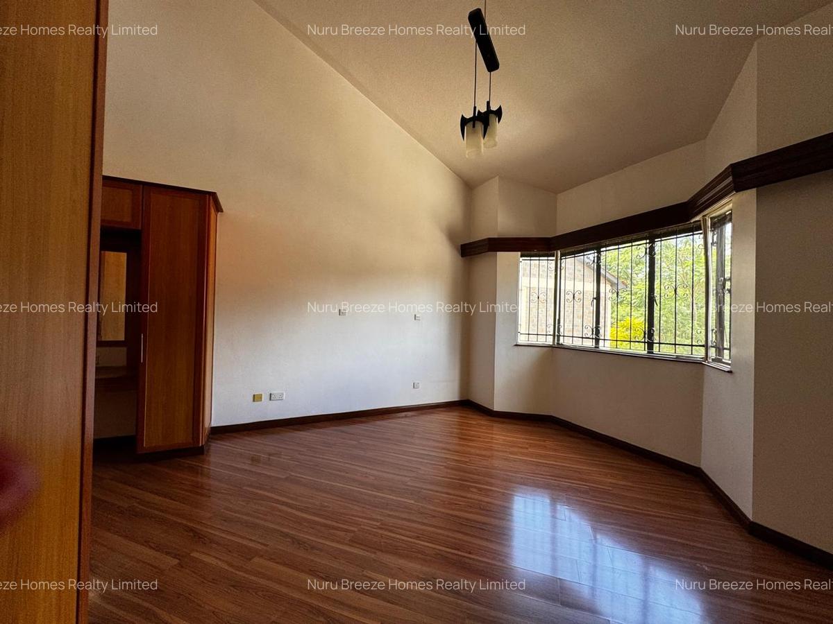 4 Bed Townhouse with En Suite in Brookside - 8