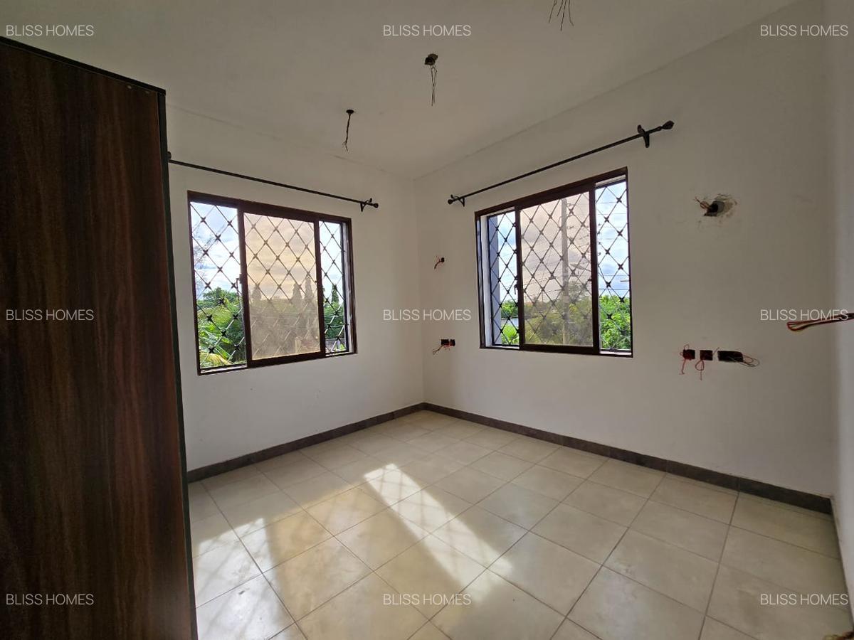 2 Bed Apartment with En Suite at Bamburi Mtambo - 5