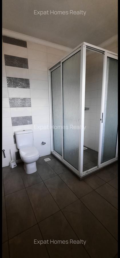 4 Bed House with En Suite in Lavington - 9