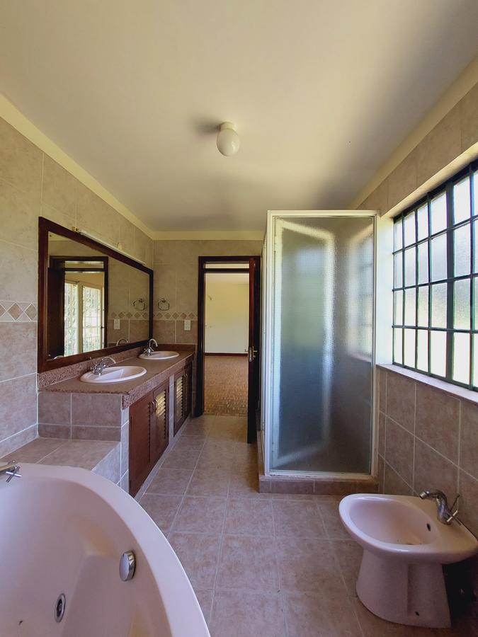 5 Bed Townhouse with En Suite in Spring Valley - 6