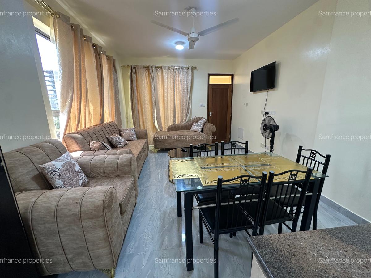 Serviced 1 Bed Apartment with En Suite at Baobab Road - 10