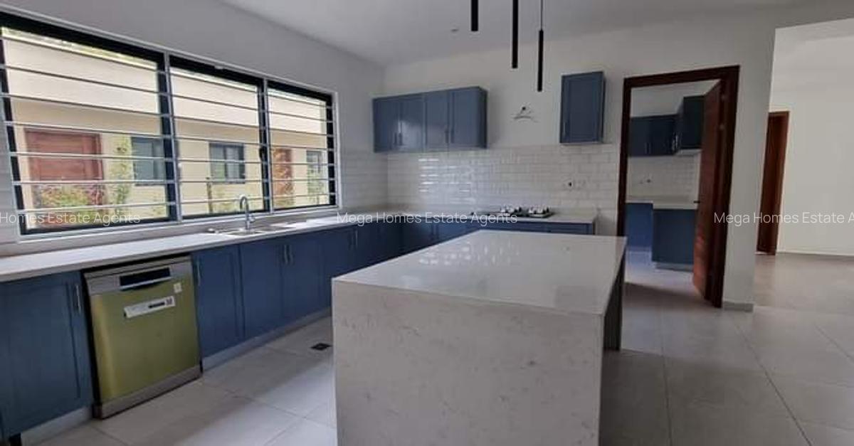 4 Bed House with En Suite at Runda - 2