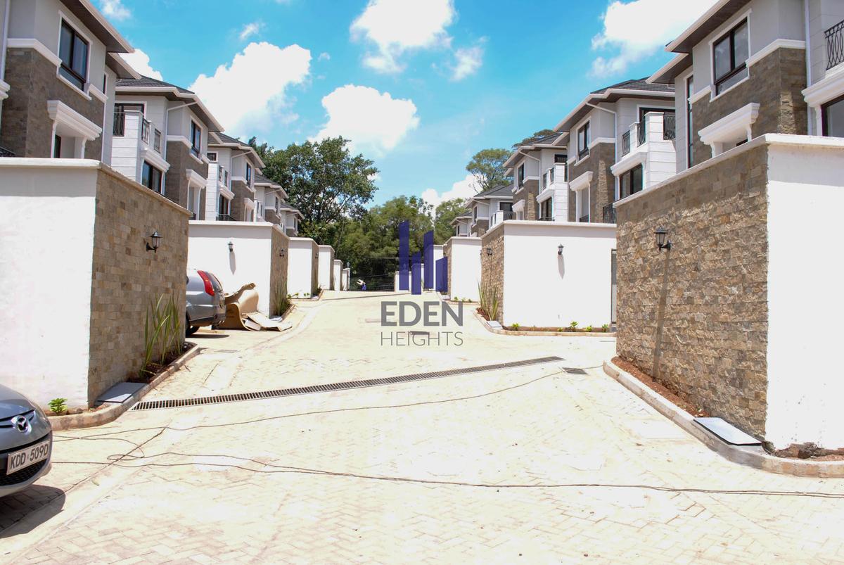 5 Bed Townhouse with En Suite in Spring Valley - 1