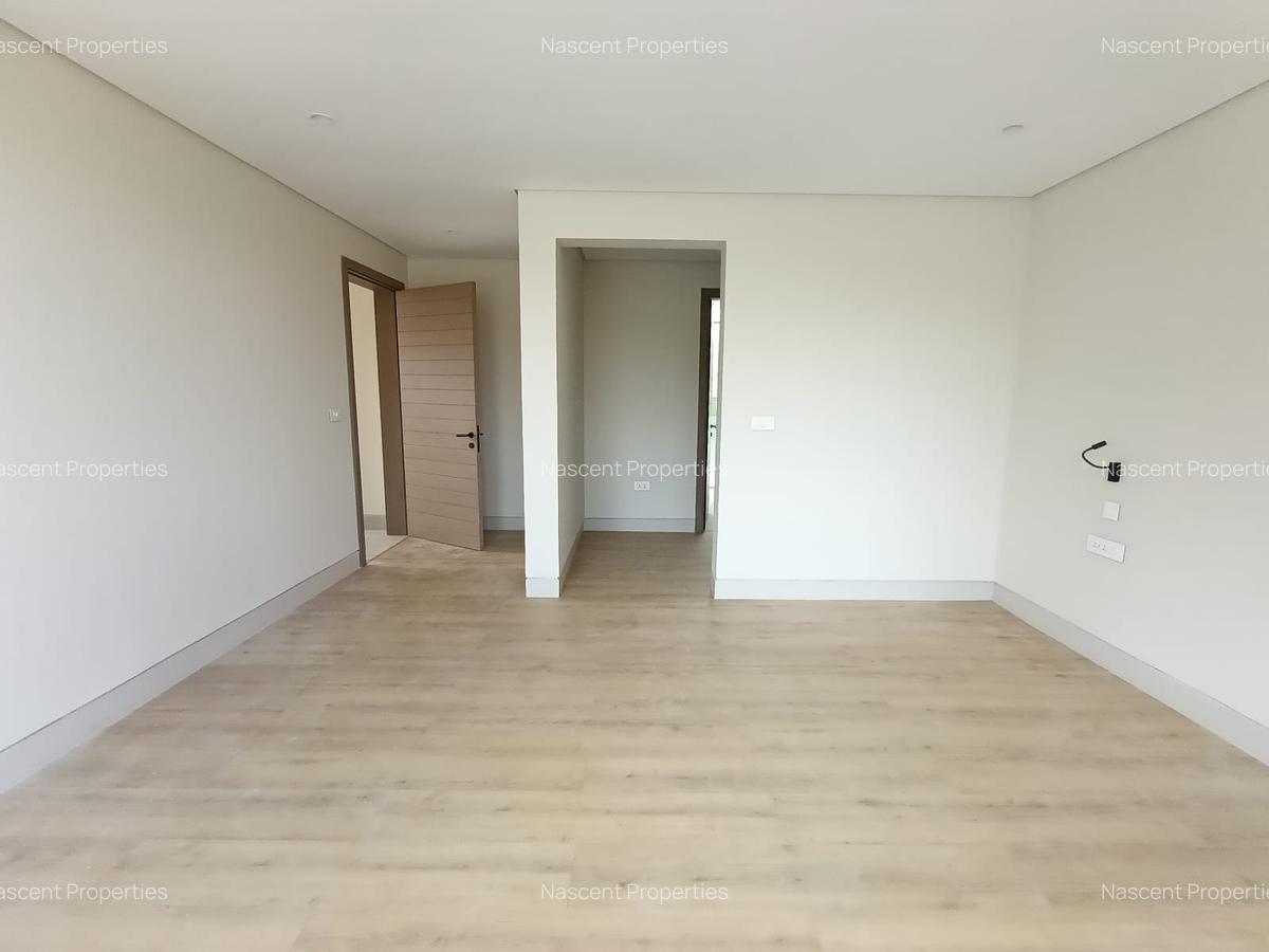 5 Bed Villa with En Suite in Kyuna - 8