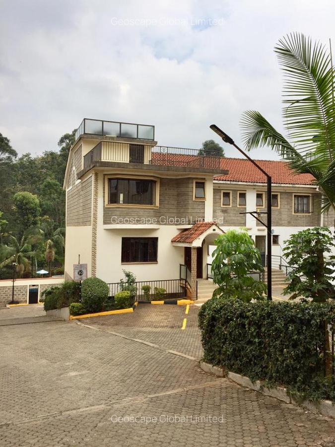 4 Bed House with En Suite in Spring Valley - 2