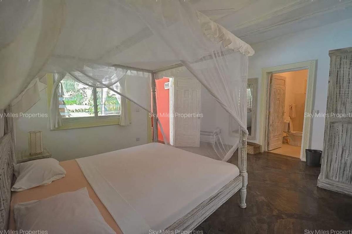 9 Bed Villa with En Suite at Malindi - 5