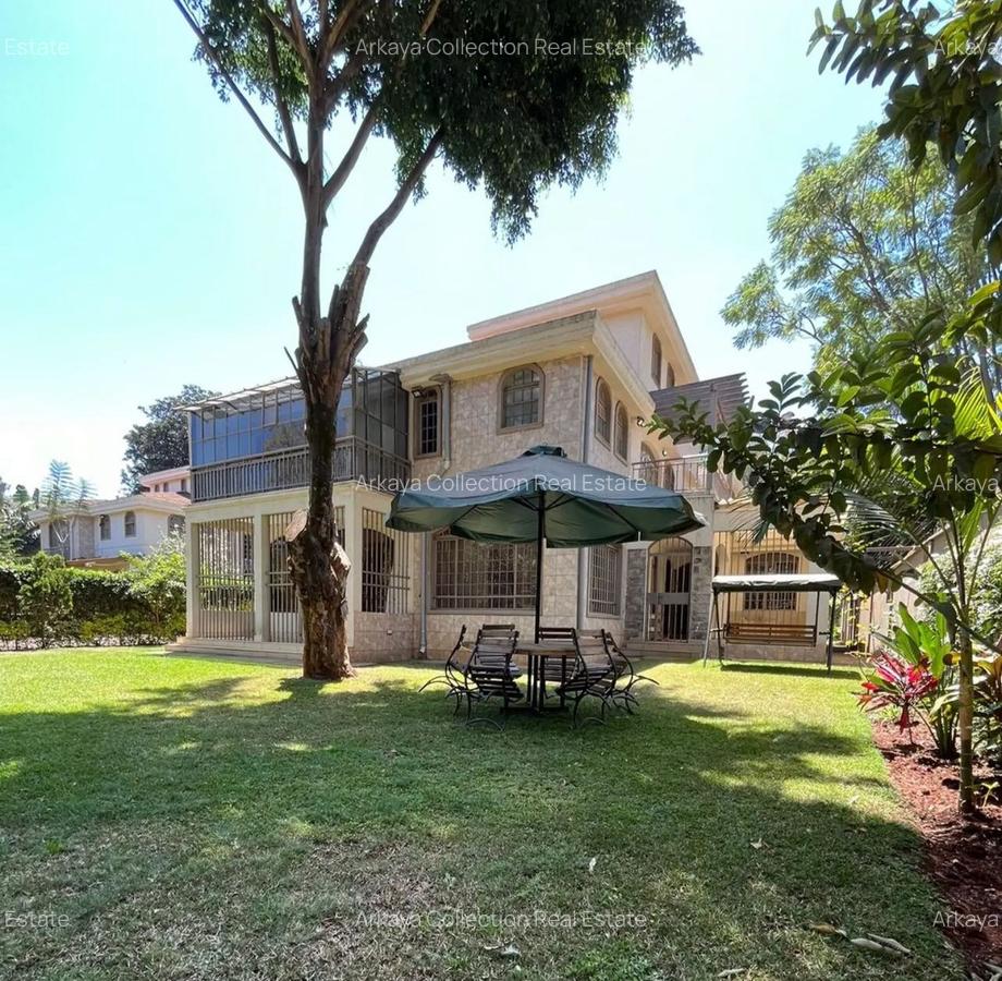 5 Bed House with En Suite in Lavington - 1