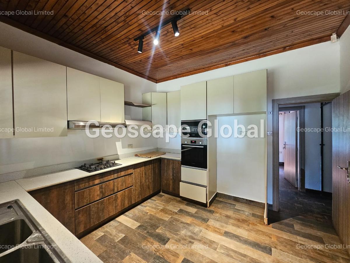 4 Bed House with En Suite in Spring Valley - 8