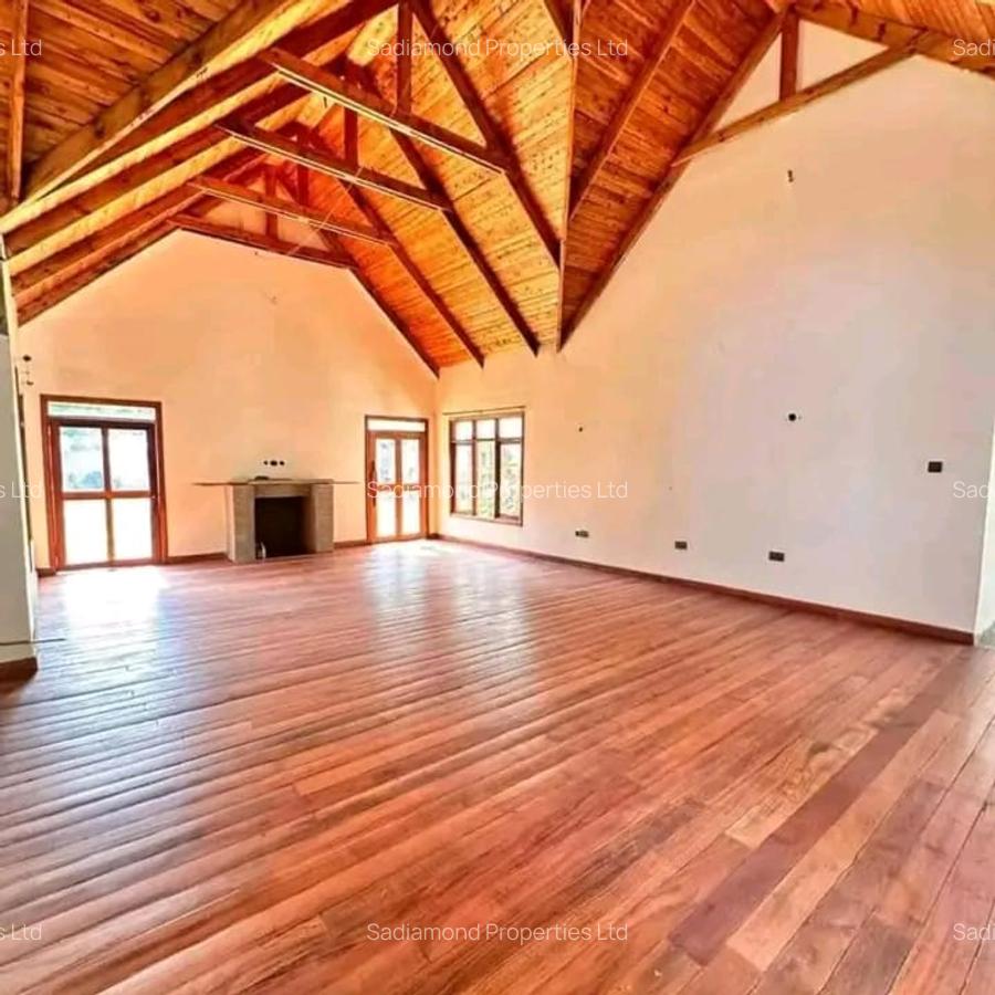 7 Bed House with En Suite in Ridgeways - 5