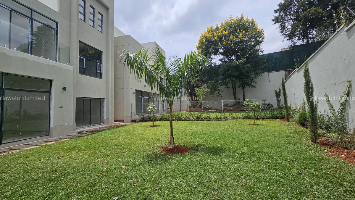 5 Bed Townhouse with En Suite in Lavington - 4