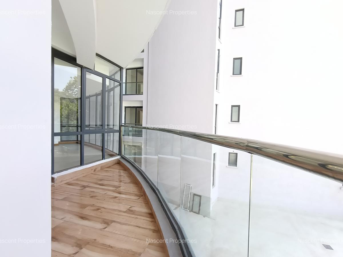 3 Bed Apartment with En Suite in Riverside - 3