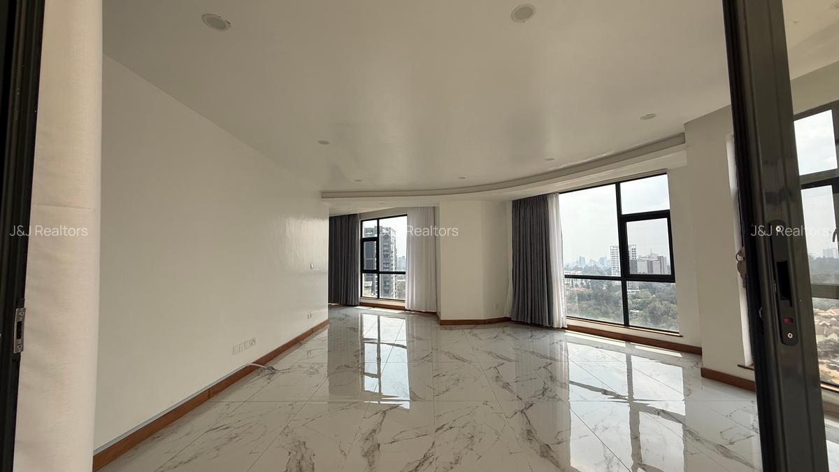 4 Bed Apartment with En Suite in Westlands Area - 5