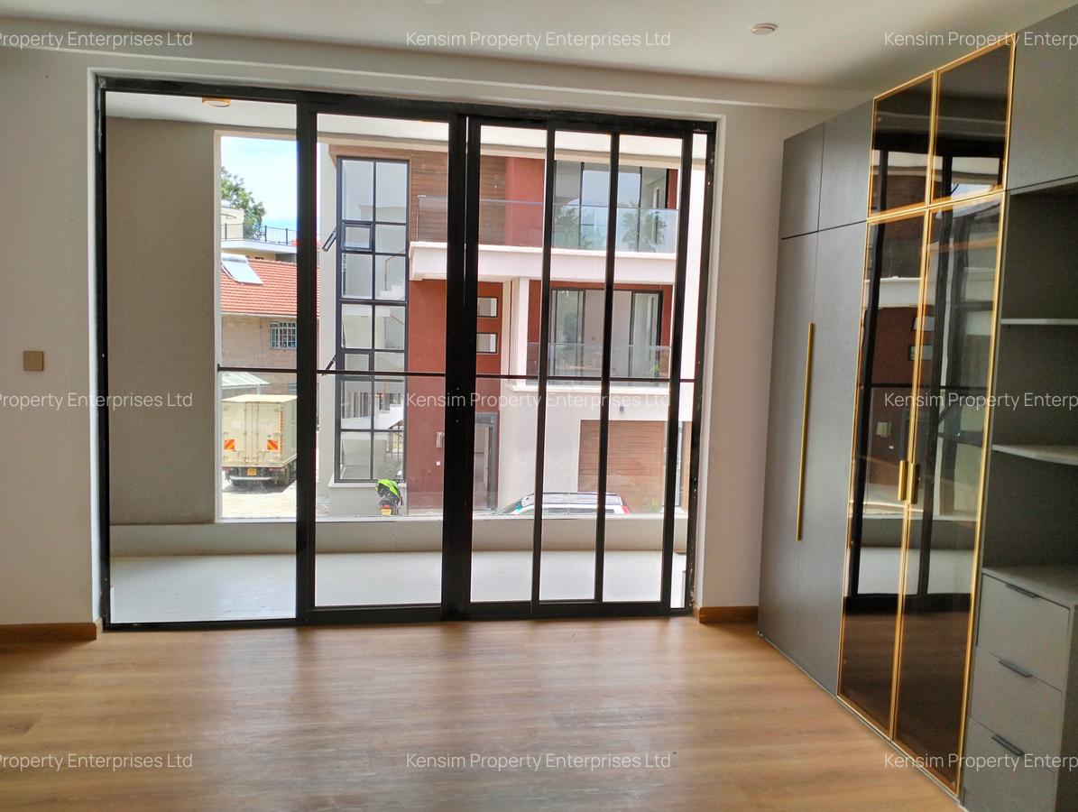 5 Bed Townhouse with En Suite in Lavington - 3