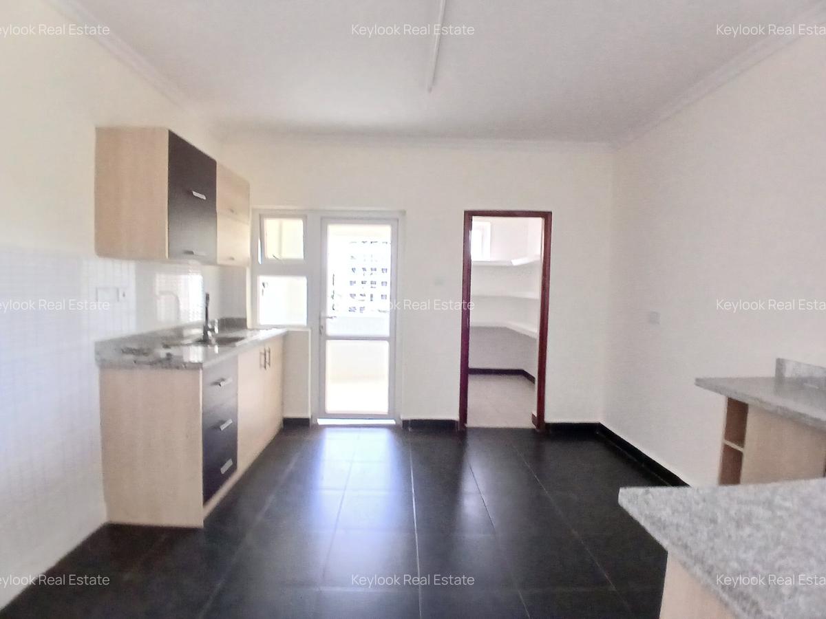 2 Bed Apartment with En Suite at Lavington - 6