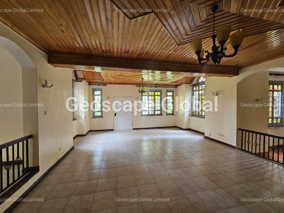 5 Bed House with En Suite in Runda - 10