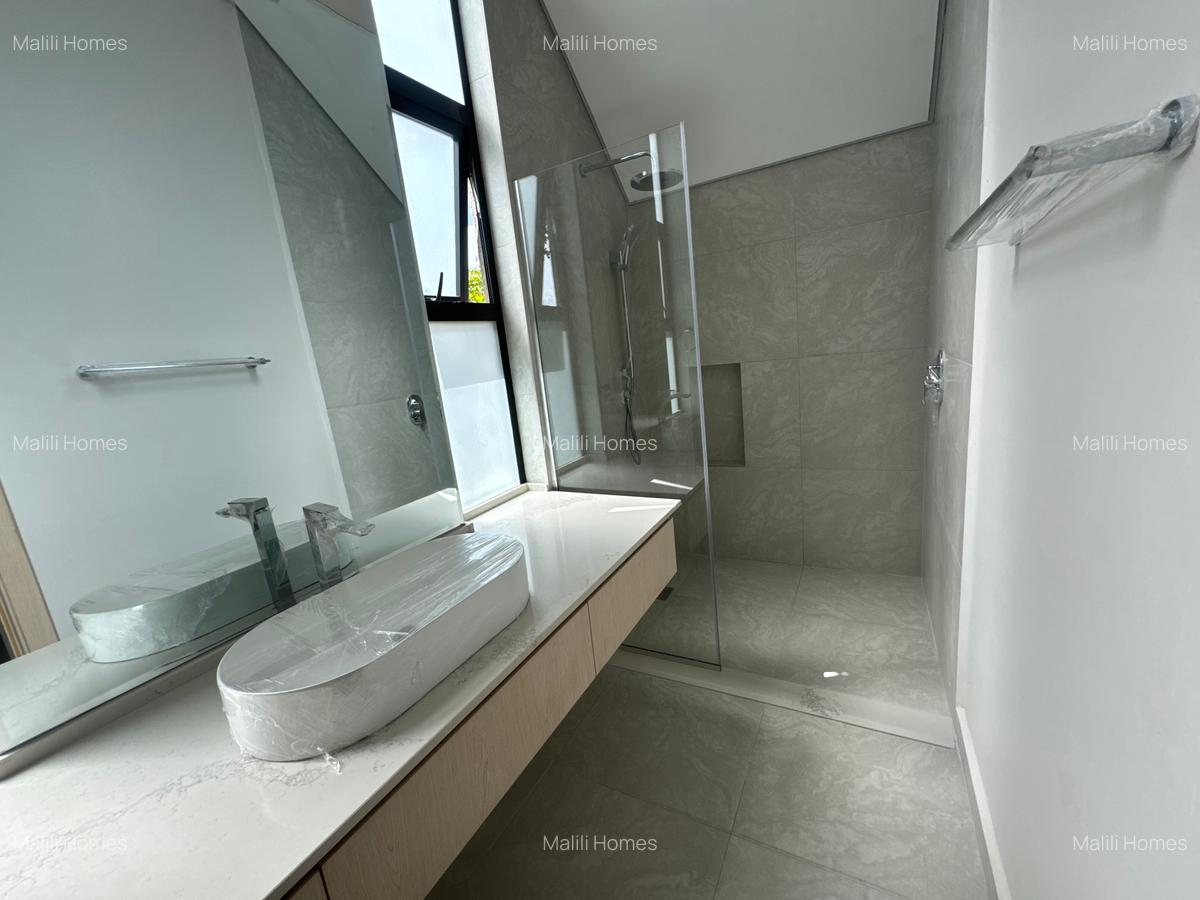 6 Bed Villa in Lavington - 11