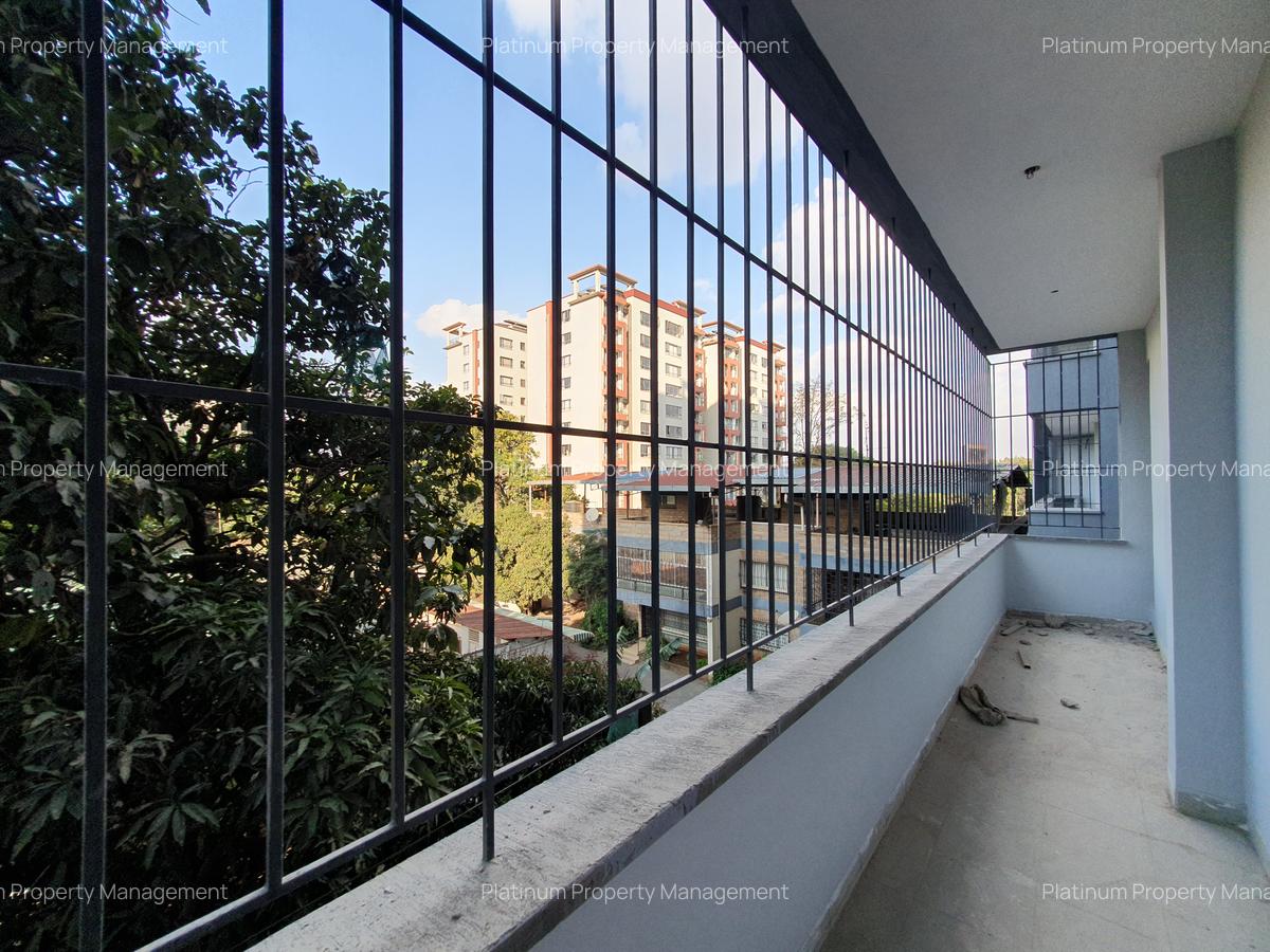 4 Bed Apartment with En Suite at 2Nd Parklands Avenue - 16