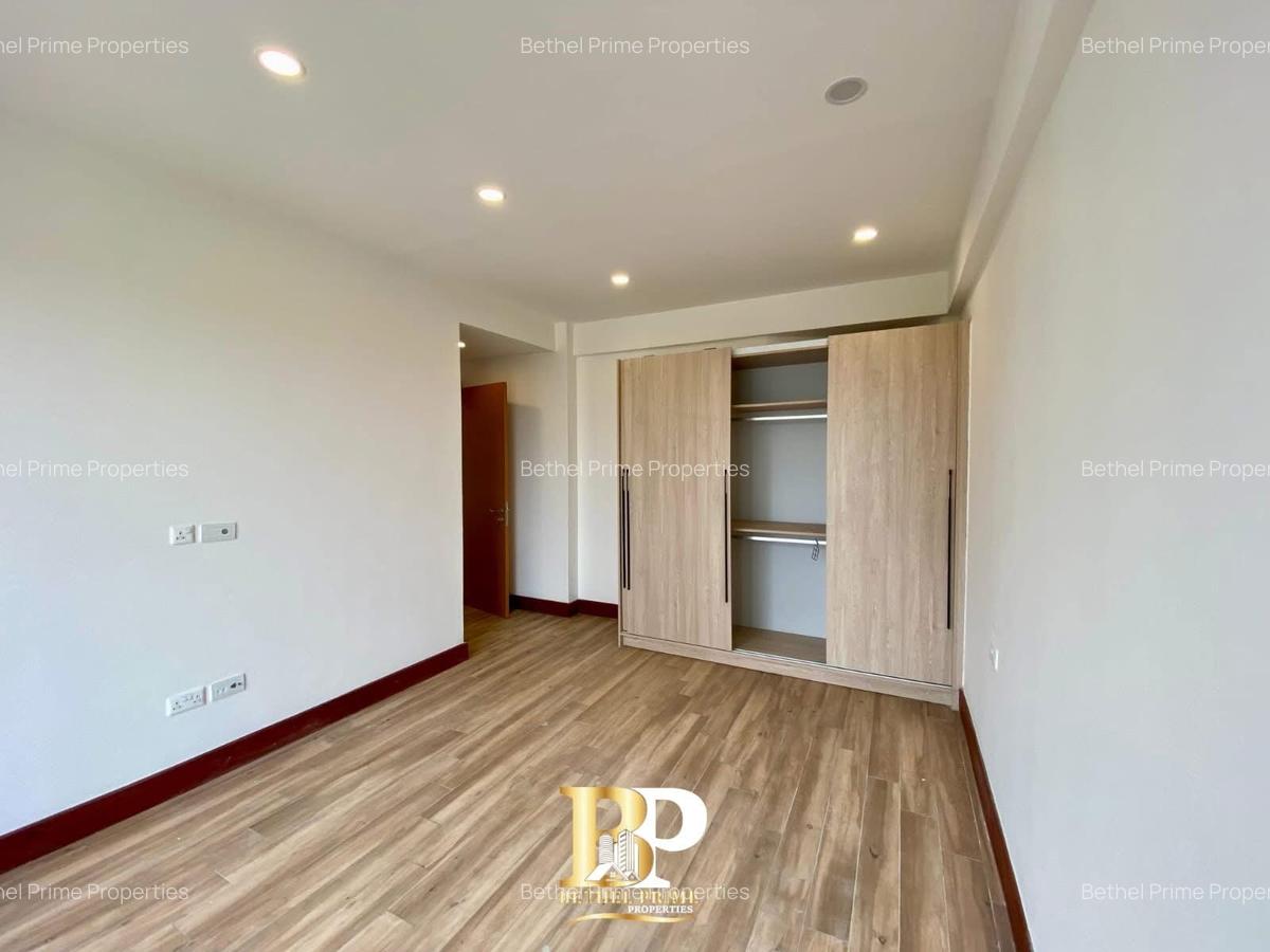 4 Bed Apartment with En Suite in Parklands - 14