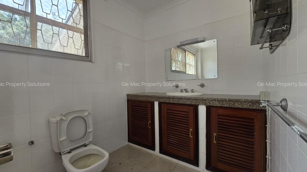 4 Bed House with En Suite in Runda - 15