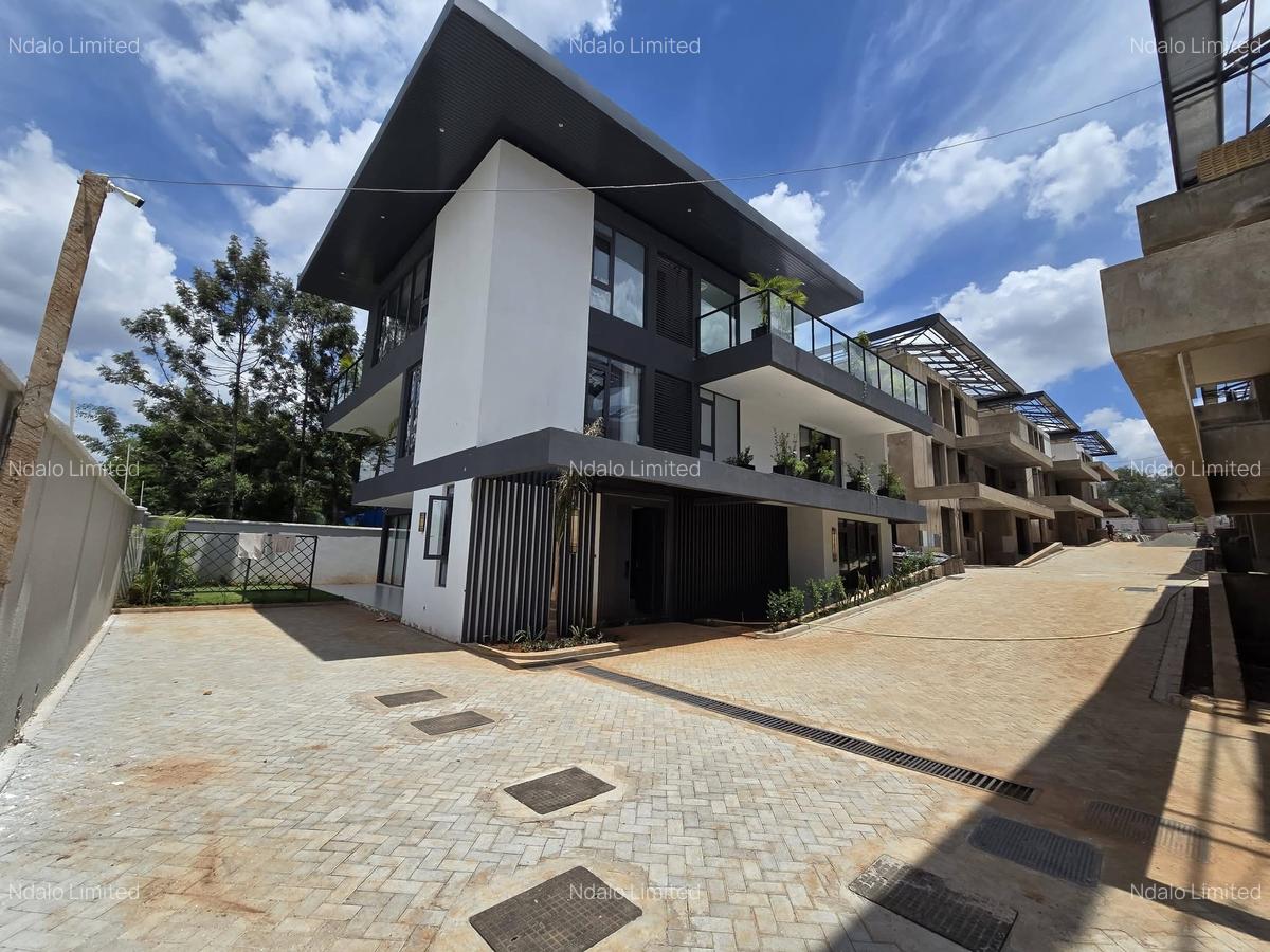 5 Bed Townhouse with En Suite at Lavington - 2