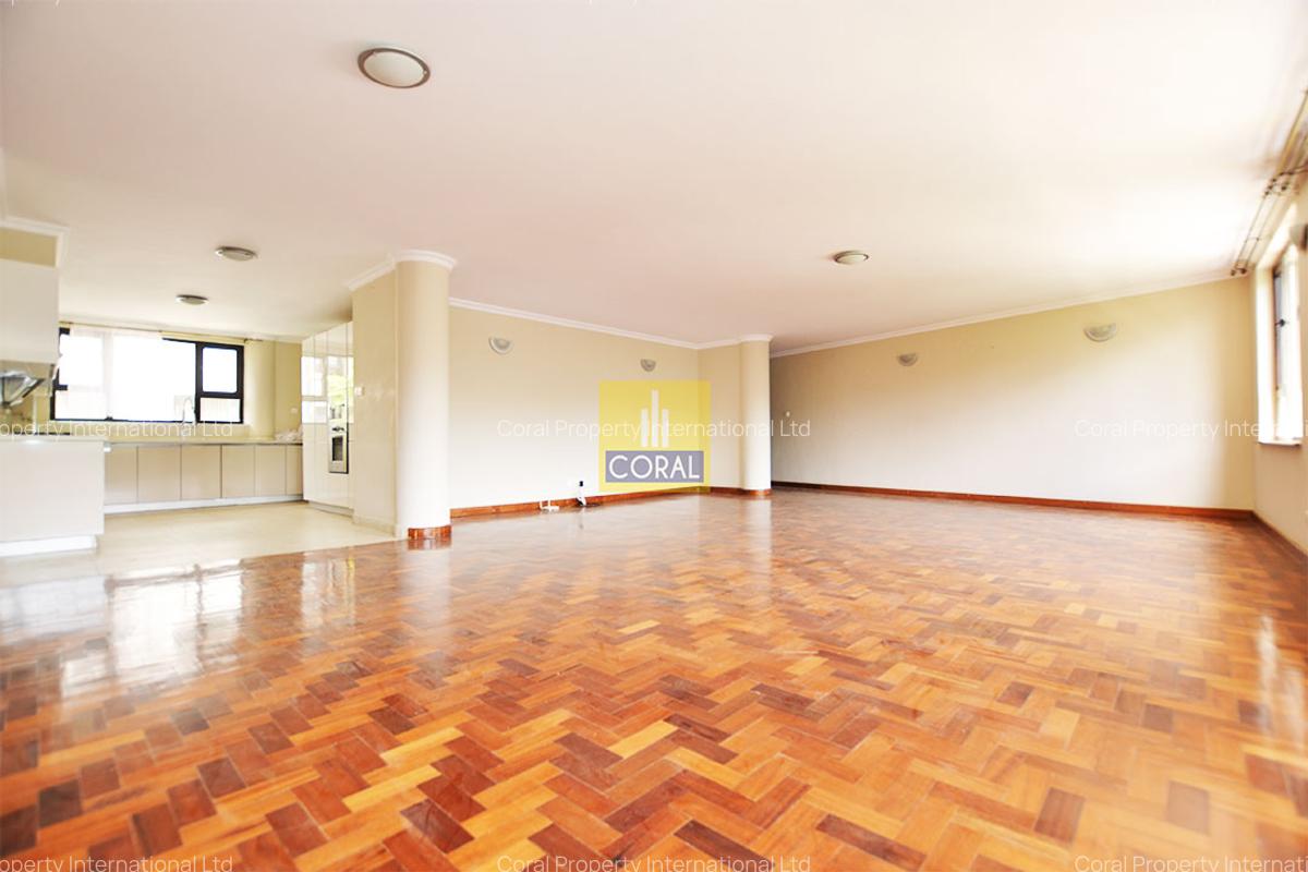 5 Bed House in Riverside - 1