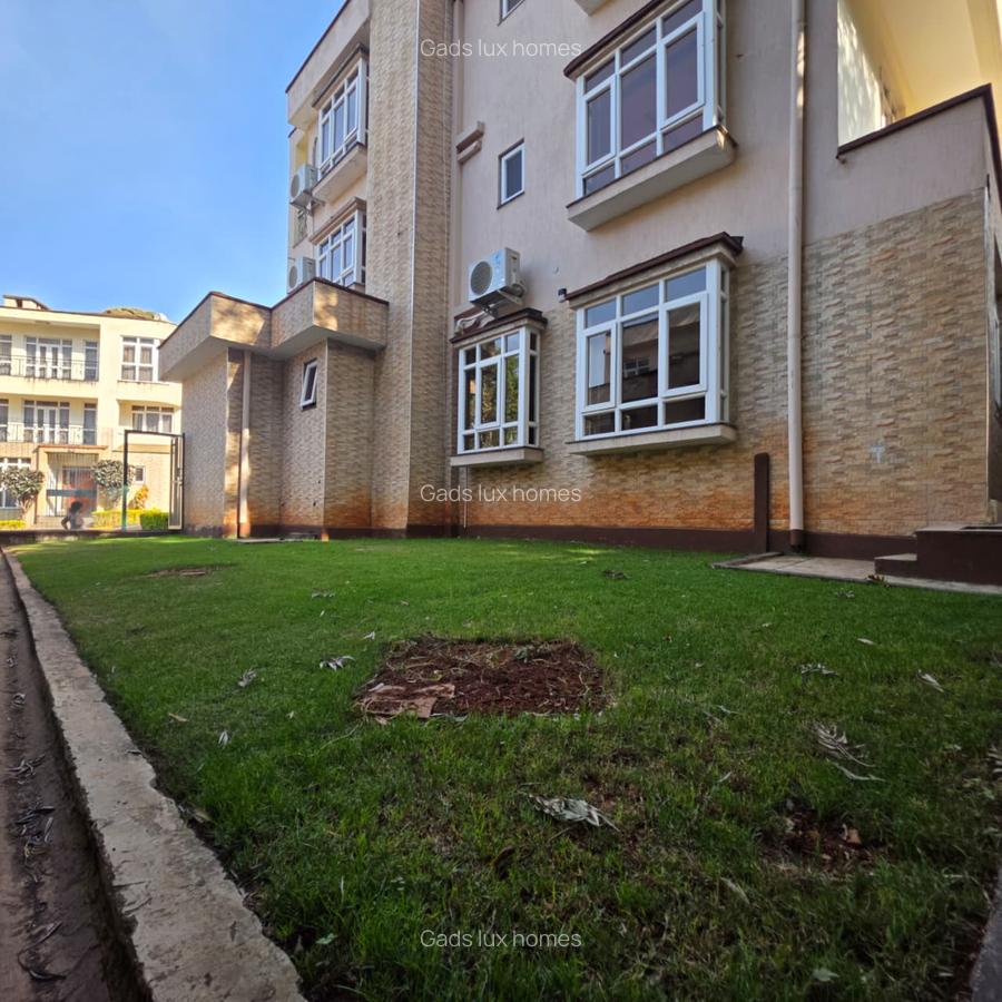 5 Bed Townhouse with En Suite at Lavington - 1