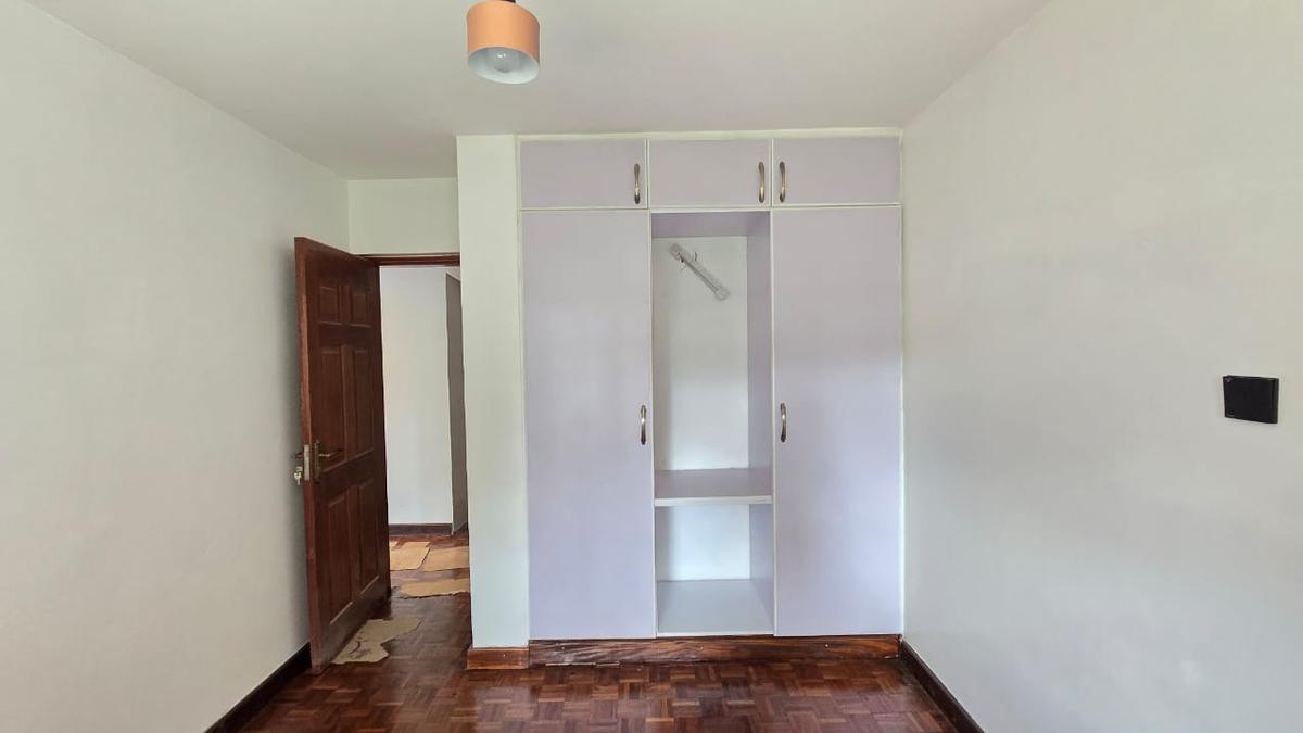 4 Bed House with En Suite in Lavington - 16