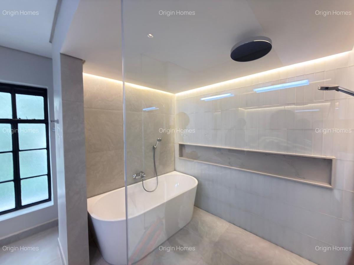 6 Bed Townhouse with En Suite at Lavington - 12