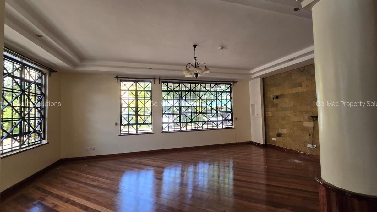 5 Bed House with En Suite in Lavington - 8