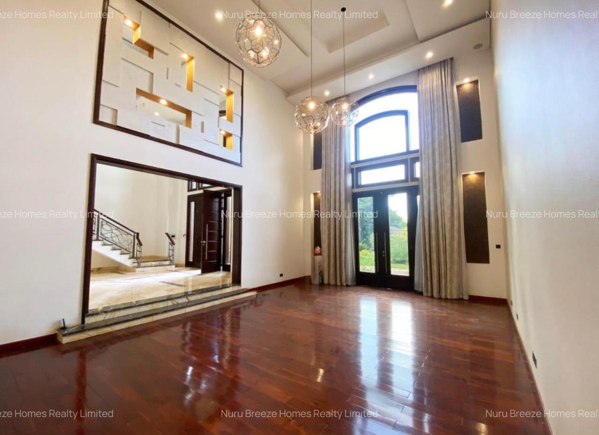 5 Bed House with En Suite in Runda - 2