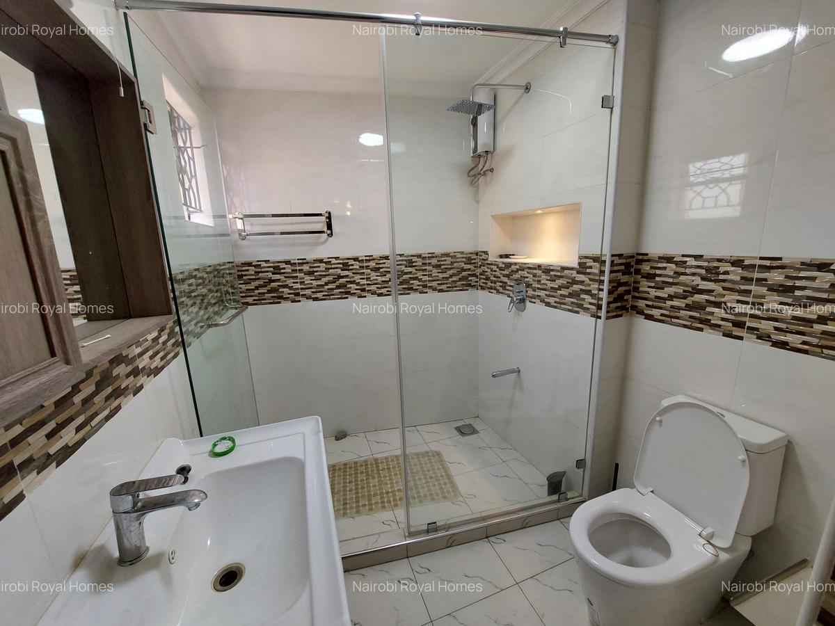 5 Bed Townhouse with En Suite at Royal Villas - 18