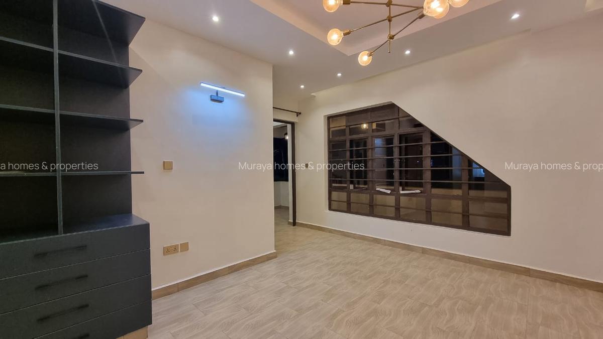 5 Bed House with En Suite at Membley - 8