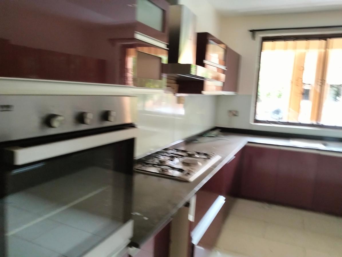 5 Bed Townhouse with En Suite in Westlands Area - 16