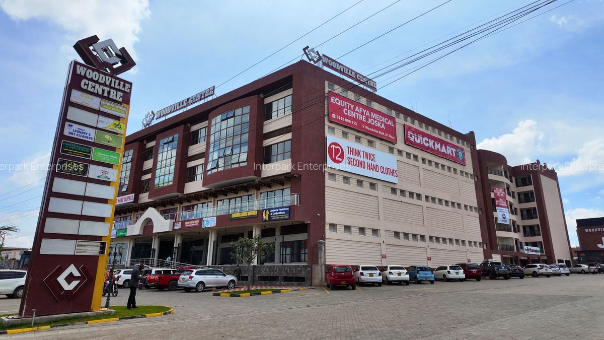 400 ft² Commercial Property at Joska - 4