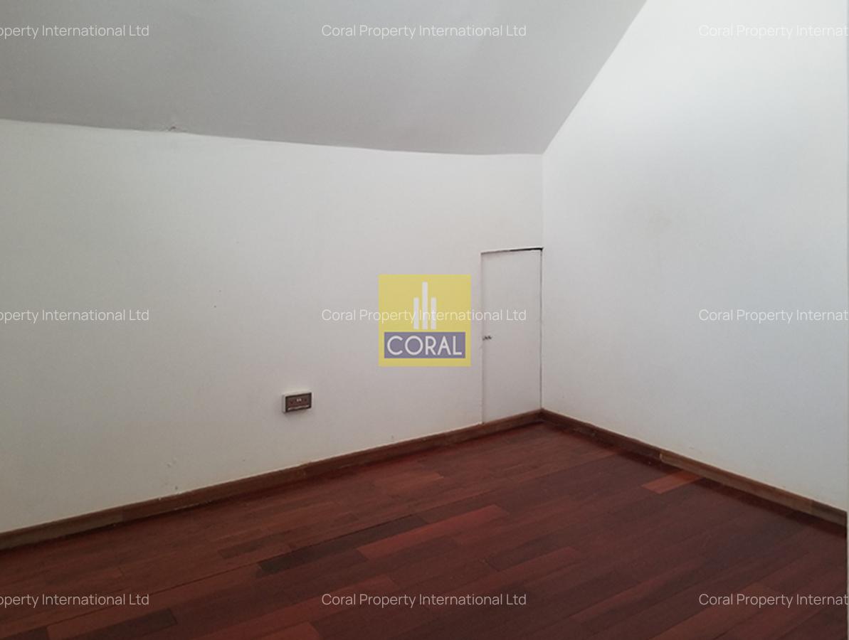 6 Bed House with Garden in Kenyatta Road - 4