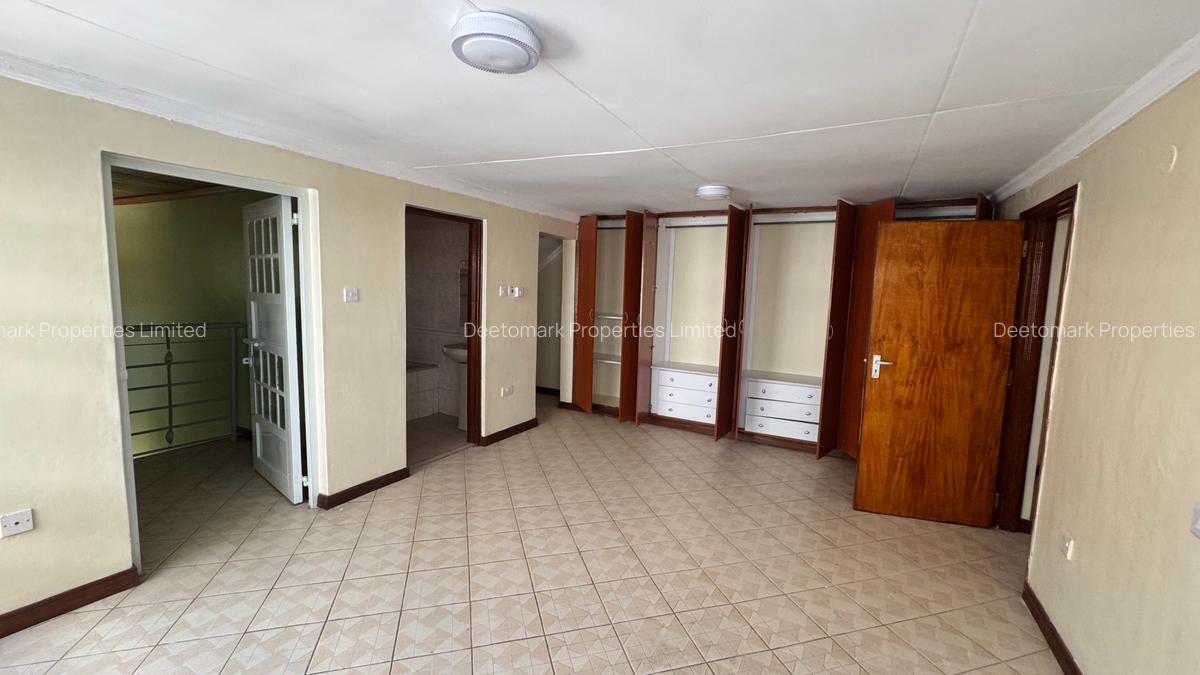 4 Bed Townhouse with En Suite at Dog Unit - 14