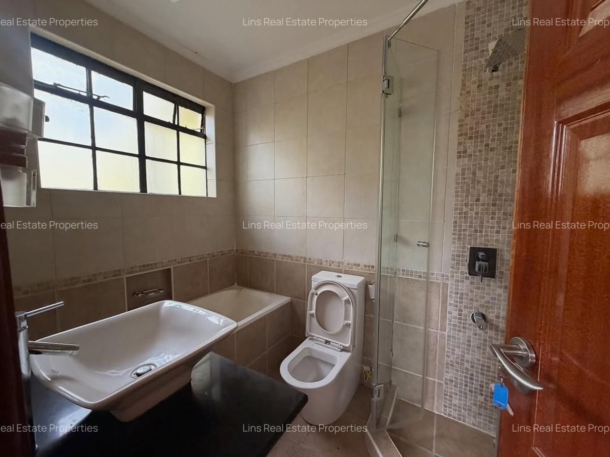 5 Bed Townhouse with En Suite in Lavington - 11