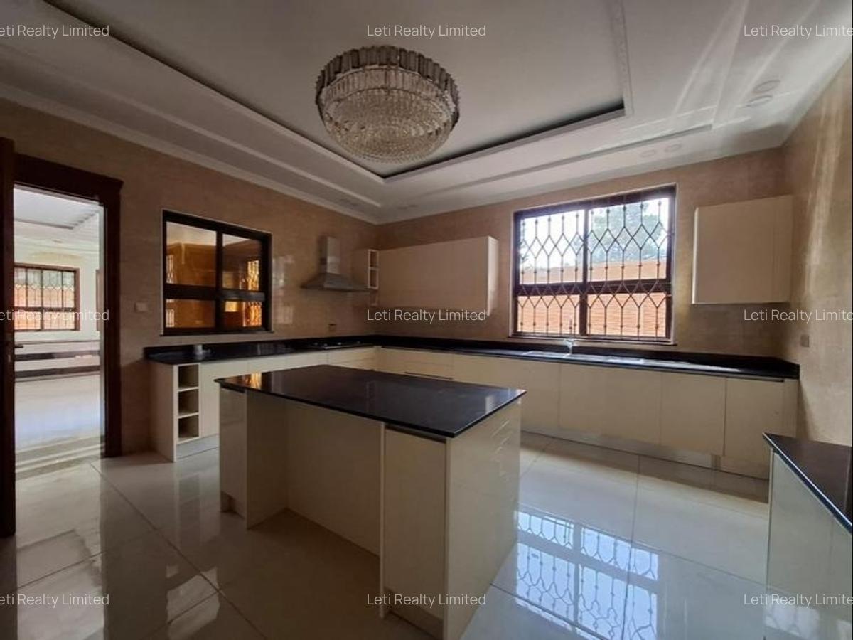 5 Bed Townhouse with En Suite in Lavington - 8