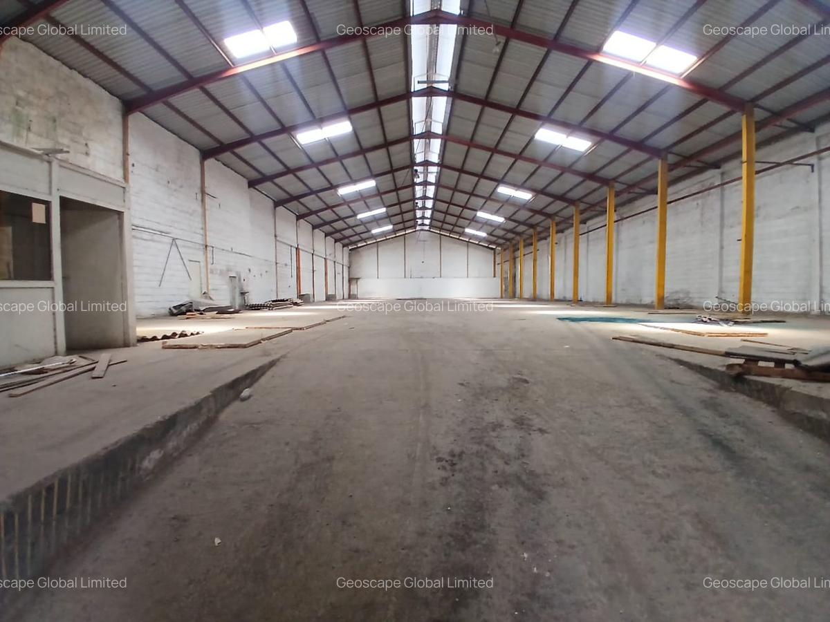 14,000 ft² Warehouse with Backup Generator in Industrial Area - 2