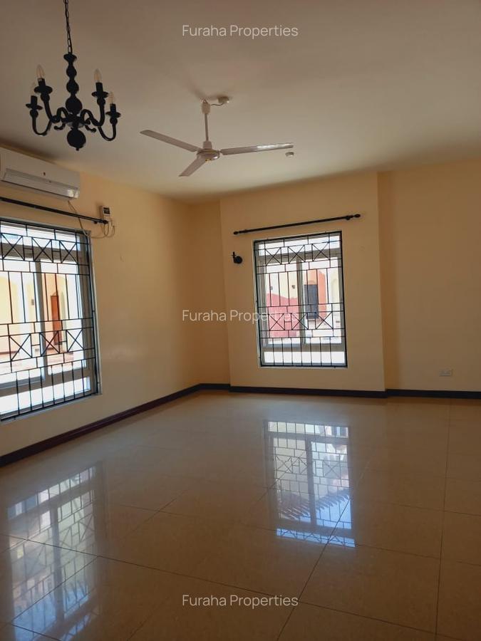 5 Bed House with En Suite in Nyali Area - 4