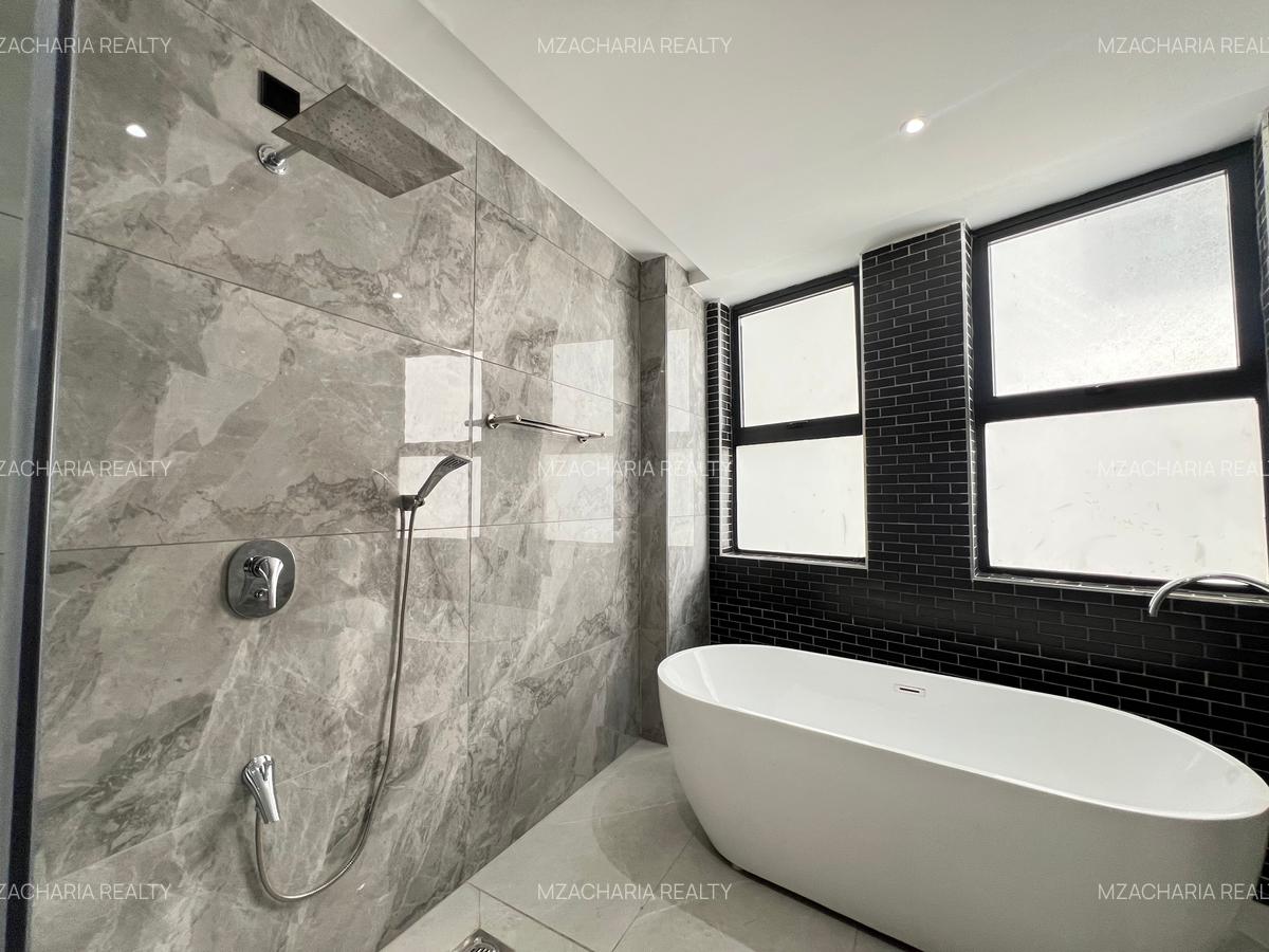 3 Bed Apartment with En Suite in Riverside - 9