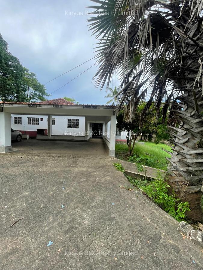3.4 ac Land in Nyali Area - 4
