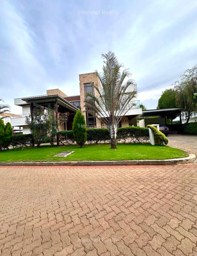 5 Bed Townhouse with En Suite in Karen - 3