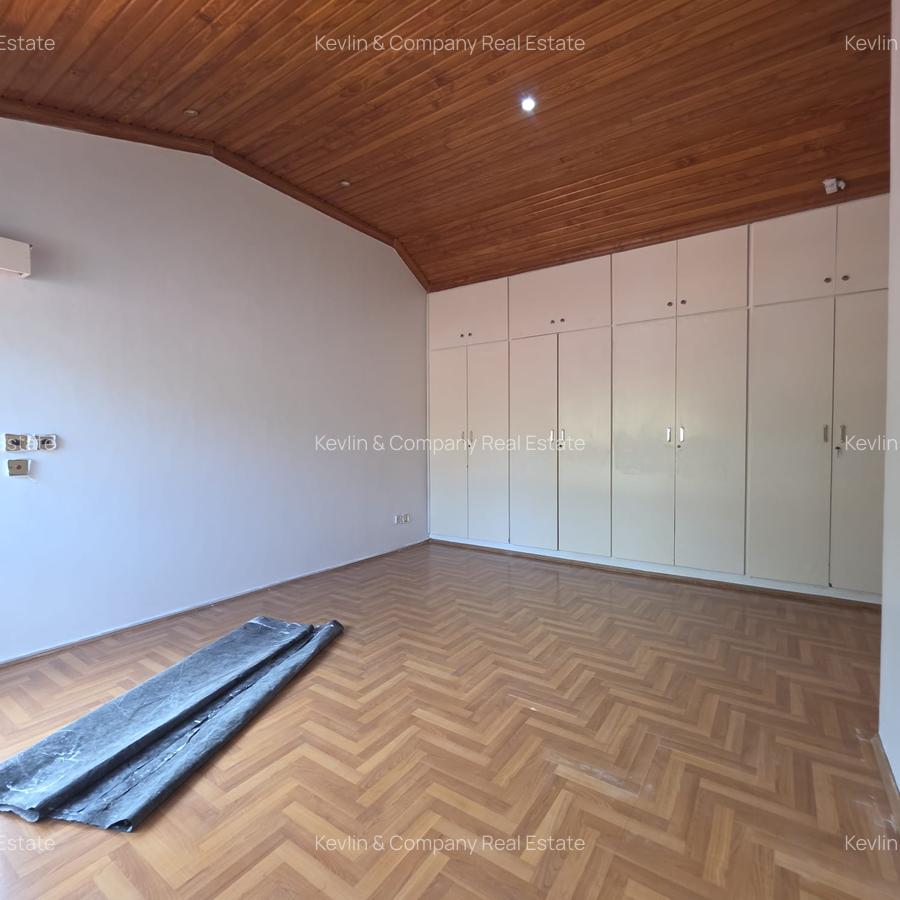 5 Bed Villa with En Suite in Gigiri - 14