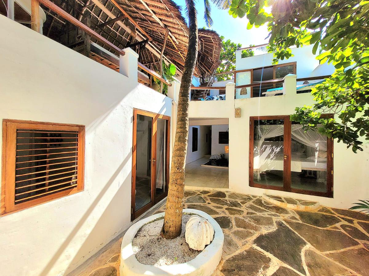 4 Bed Villa with En Suite in Diani - 1