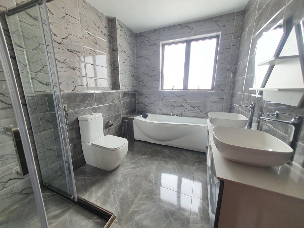4 Bed House with En Suite in Runda - 2