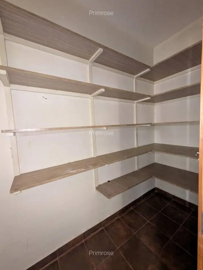 5 Bed Townhouse with En Suite in Spring Valley - 5