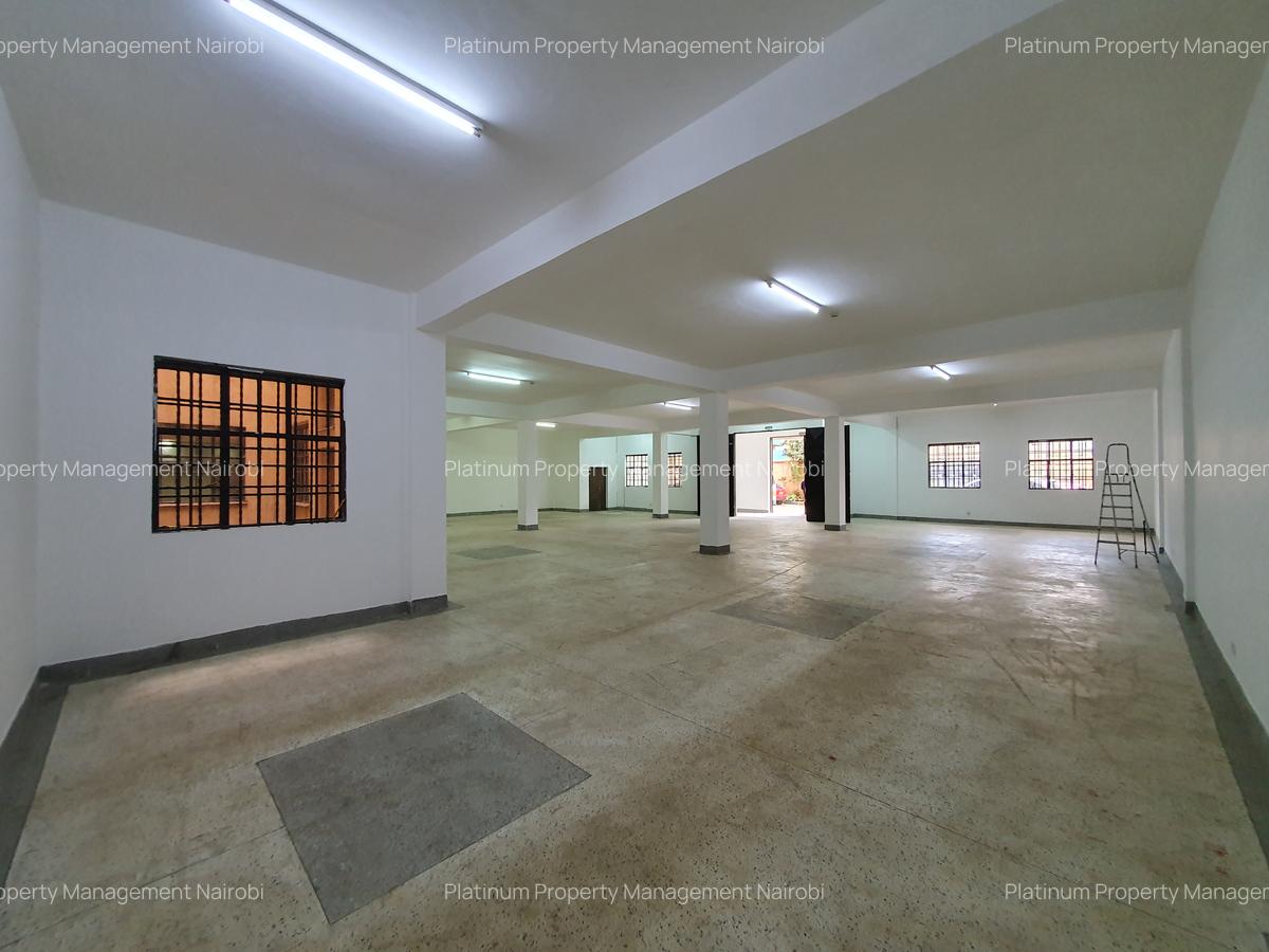 4,250 ft² Warehouse with Service Charge Included at Road A - 3